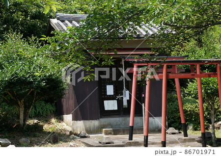 兵庫県赤穂市坂越船岡園十三景にある白勢稲荷、児島高徳卿墓所の近くに在る 86701971