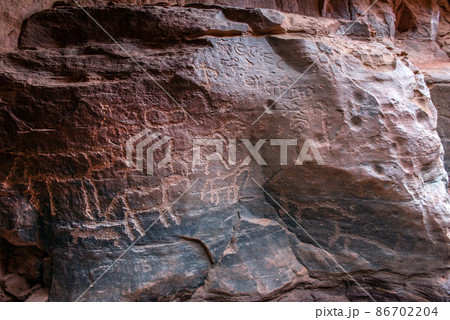 Nabatean and Thamudic inscriptions on rock in Wadi Rum desert Nabatean and Thamudic inscriptions on rock in Wadi Rum desert 86702204