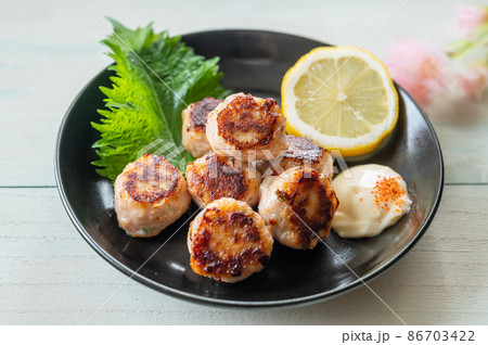 焼いた鴨肉入り鶏団子 焼いた鴨肉入り鶏団子 86703422