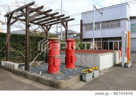 千葉　九十九里　丸ポストのある風景（豊海郵便局） 86704949