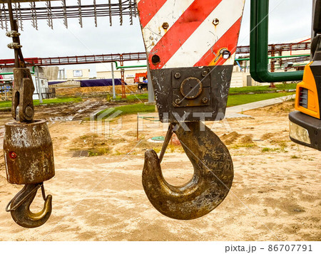 construction site. hook for carrying heavy loads. heavy transport. carrying heavy materials 86707791