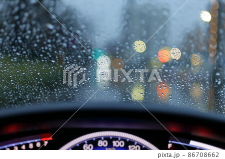 フロントガラスの水滴　イメージ 86708662
