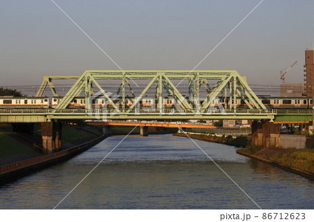 新河岸川橋梁を渡る：東北本線E231系 86712623