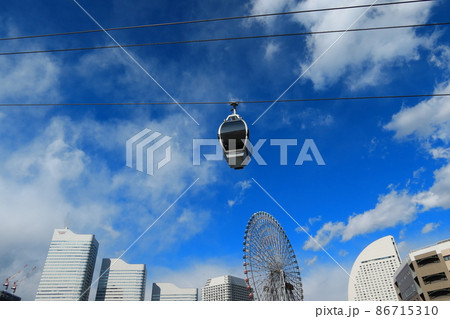 みなとみらいの青空を掛けるヨコハマエアキャビンロープウェイ みなとみらいの青空を掛けるヨコハマエアキャビンロープウェイ 86715310