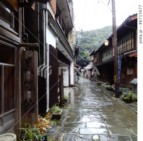 島根県松江美保関の青石畳通り 島根県松江美保関の青石畳通り 86715677
