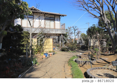 市川市万葉植物園　管理棟（展示室）　千葉県市川市 86718020