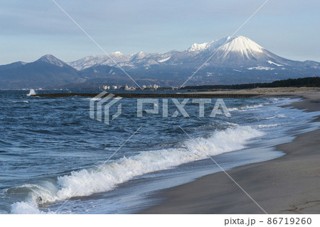2月の大山と皆生温泉街の遠景 2月の大山と皆生温泉街の遠景 86719260