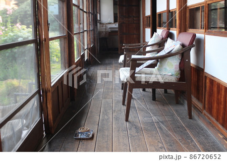 縁側と蚊取り線香 86720652