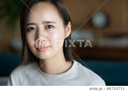 肌の綺麗な20代女性 86720751