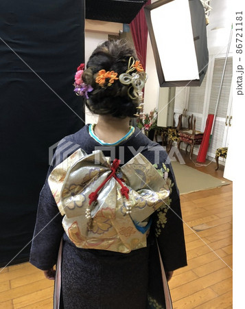 成人式の前撮り準備中待ち 86721181