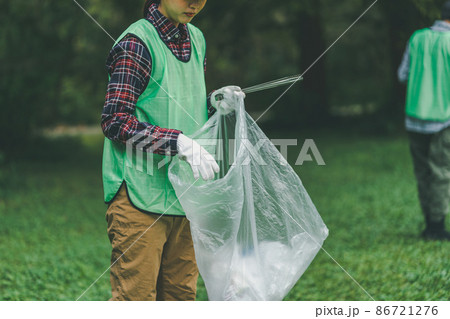 ゴミ拾いボランティア 86721276