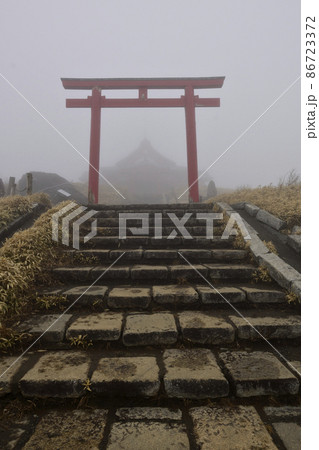 箱根元宮（奥宮）霧の中の奥宮 86723372