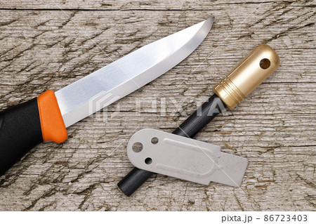 ファイヤースターターとナイフ ファイヤースターターとナイフ 86723403