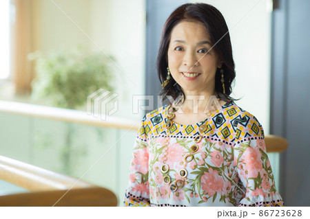 60代女性　リビング 86723628