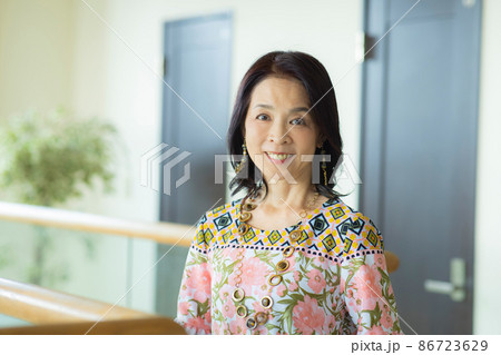 60代女性　リビング 86723629