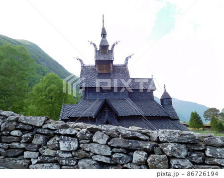 ノルウェー　ボルグンドのスターヴ教会 86726194