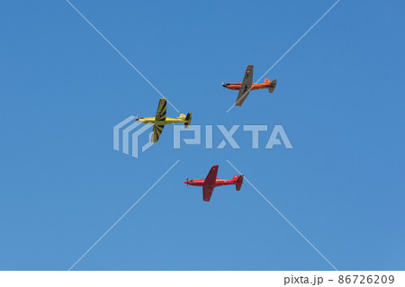スイス空軍ピラタス練習機の編隊飛行 スイス空軍ピラタス練習機の編隊飛行 86726209
