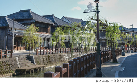 佐原小江戸の街並みと水辺の柳千葉県香取市 86727291