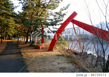 大井埠頭海浜公園 はぜつき磯横の小道 「遠くがみたい」土谷 武 大井埠頭海浜公園 はぜつき磯横の小道 「遠くがみたい」土谷 武 86730573