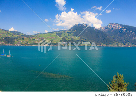 【シュピーツ】トゥーン湖とシュピーツの街並み 【シュピーツ】トゥーン湖とシュピーツの街並み 86730605