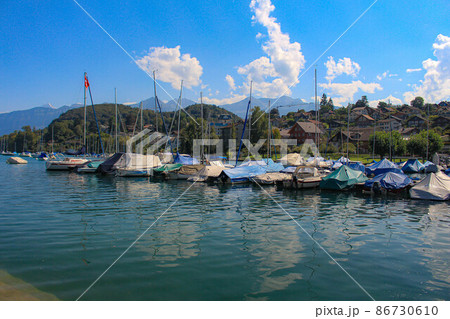 【シュピーツ】トゥーン湖とシュピーツの街並み 【シュピーツ】トゥーン湖とシュピーツの街並み 86730610