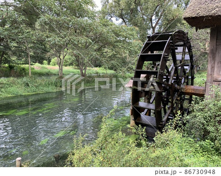 安曇野わさび園の水車 安曇野わさび園の水車 86730948