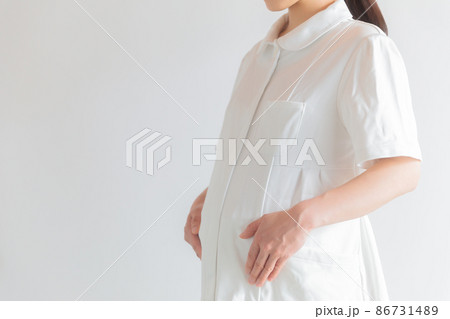 働く妊婦　看護師　コピースペース 86731489