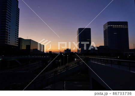 千葉　幕張新都心の朝焼け 86733736