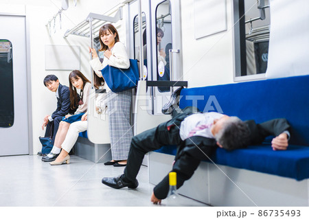 盗撮　電車　泥酔 