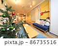クリスマス装飾のパーティールーム 86735516