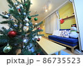 クリスマス装飾のパーティールーム 86735523