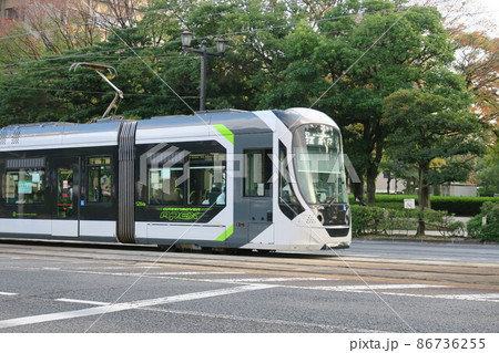 広島電鉄5200形電車グリーンムーバーエイペックス 広島電鉄5200形電車グリーンムーバーエイペックス 86736255