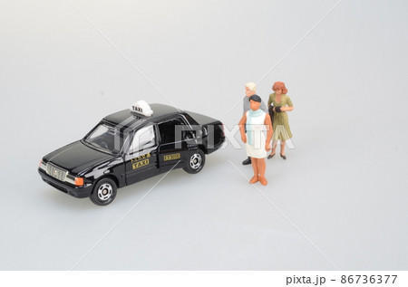 small human figure and a taxi 86736377