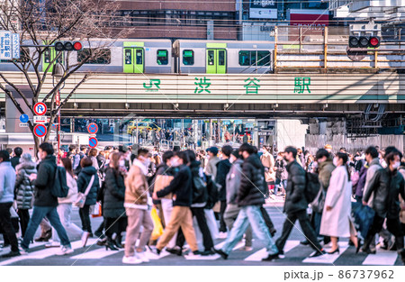 日本の東京都市景観 2万死者…全国約10万検査限界頭打ち…都民78人に1人が療養中＝11日、渋谷 86737962