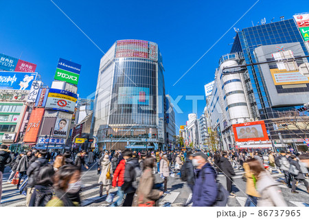 日本の東京都市景観 2万死者…全国約10万検査限界頭打ち…都民78人に1人が療養中＝11日、渋谷 86737965