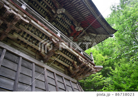 亀岡文殊の鐘楼堂の横から見上げた風景 亀岡文殊の鐘楼堂の横から見上げた風景 86738023