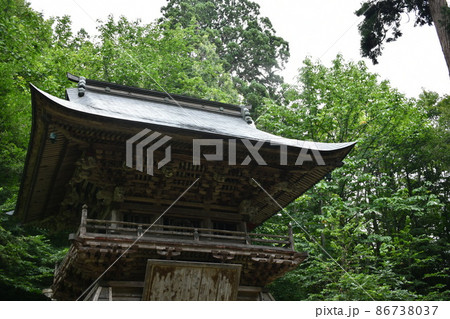 威風堂々としている鐘楼堂の風景 86738037