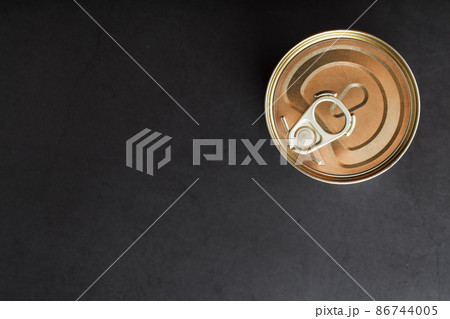 Metal lid with a ring from a tin can 86744005