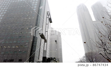 東京都庁の雪景色 東京都庁の雪景色 86747434