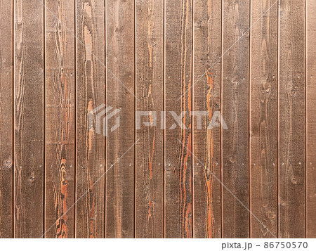 木目が見える薄茶色の焼杉板の板塀の背景画像 86750570