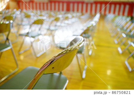 卒業式　入学式　式場　椅子 86750821