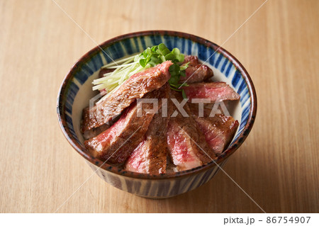 ステーキ丼　国産黒毛和牛サーロイン 86754907