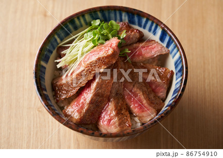 ステーキ丼　国産黒毛和牛サーロイン 86754910