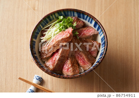 ステーキ丼　国産黒毛和牛サーロイン 86754911