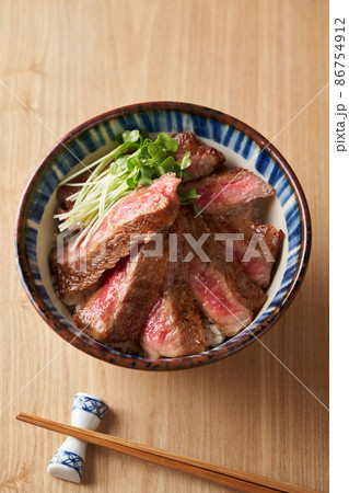 ステーキ丼　国産黒毛和牛サーロイン 86754912