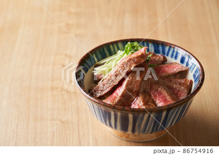 ステーキ丼 国産黒毛和牛サーロイン ステーキ丼 国産黒毛和牛サーロイン 86754916