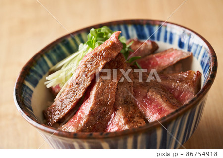 ステーキ丼　国産黒毛和牛サーロイン 86754918