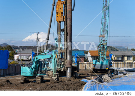 基礎工事中の建築現場 基礎工事中の建築現場 86755406