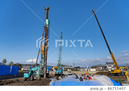 基礎工事中の建築現場 基礎工事中の建築現場 86755407