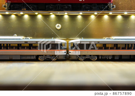ショーケースの鉄道模型 86757890
